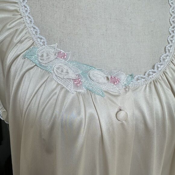 Vintage Vandemere Satin Nightgown Ivory Button Front Floral Lace USA Made M - Picture 4 of 6